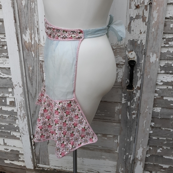 🌟 Vintage floral and sheer apron - Picture 3 of 5
